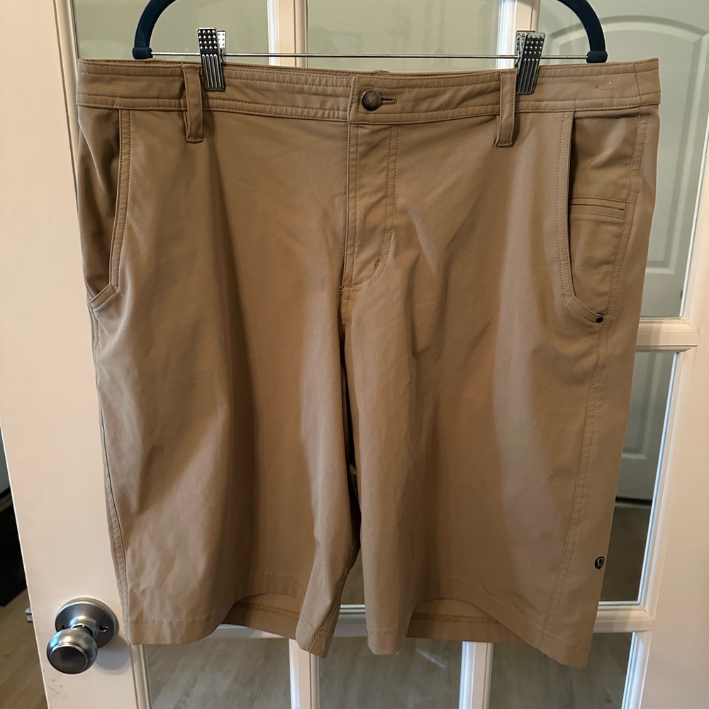 Casual Khaki Men's Shorts by Lululemon sz 38 cargo